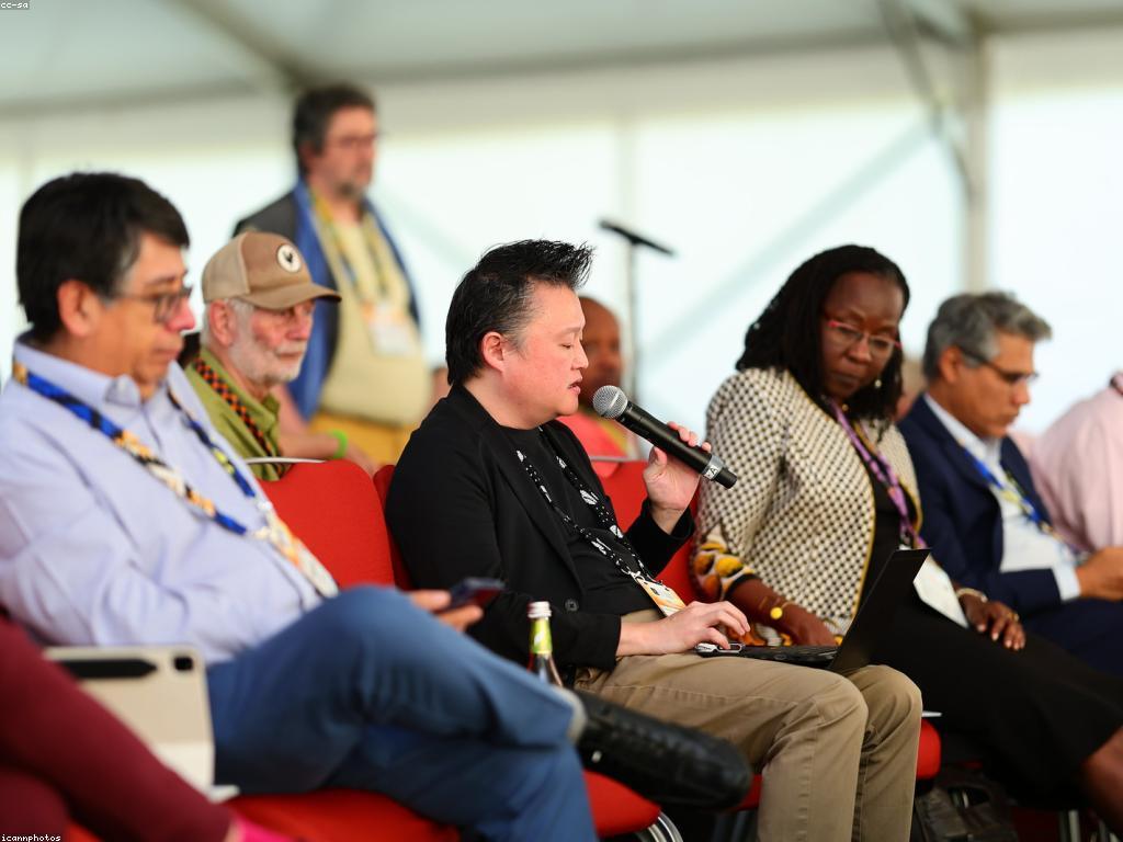 ការយល់ដឹងអំពីសកម្មភាពនិងព្រឹត្តិការណ៍: មនោសញ្ចេតនា និងកំលាំងវិជ្ជាជីវៈ